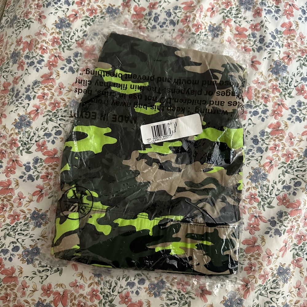 Rainbow Camo leggings NWT size 4x